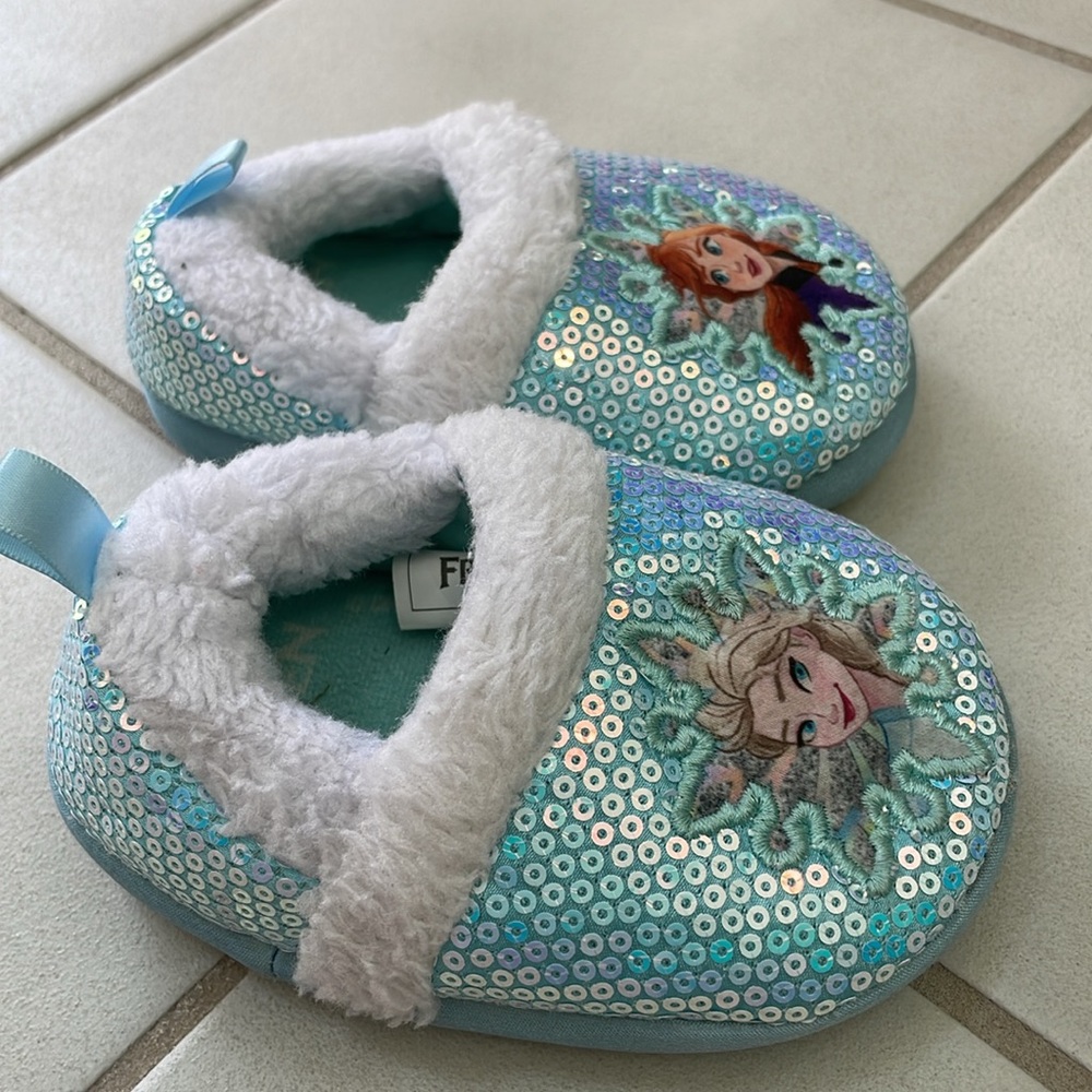 DISNEY Frozen toddler slippers. Size S (5/6) - Picture 4 of 5